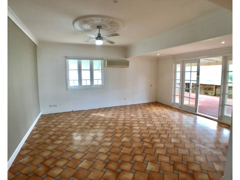 134 Macquarie Street, Morisset NSW 2264