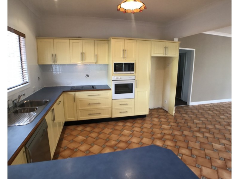 134 Macquarie Street, Morisset NSW 2264