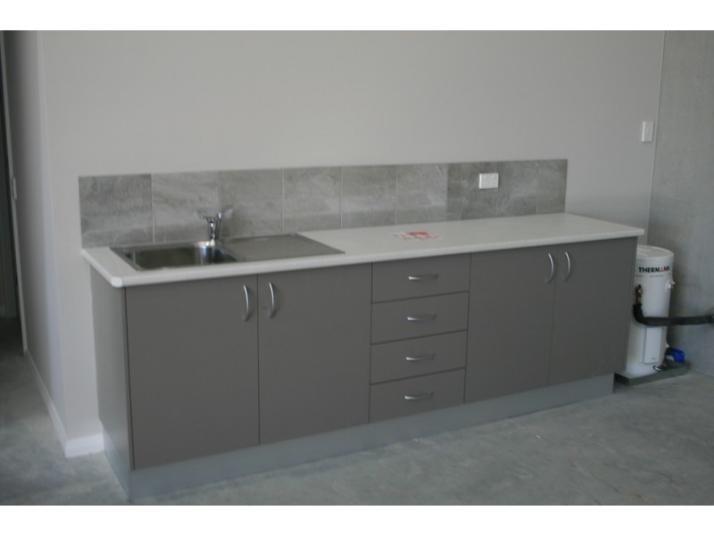 2/10 Kalaf Ave, Morisset NSW 2264