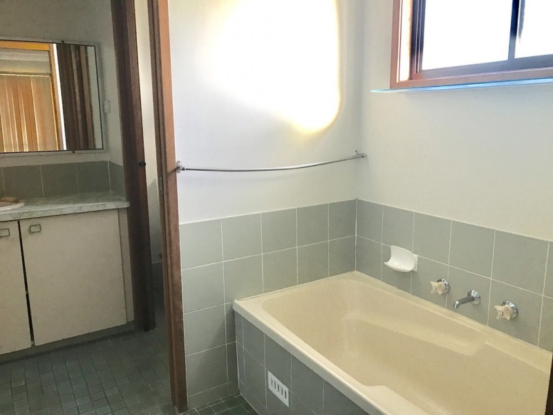 57 Spencer Road, Mannering Park NSW 2259