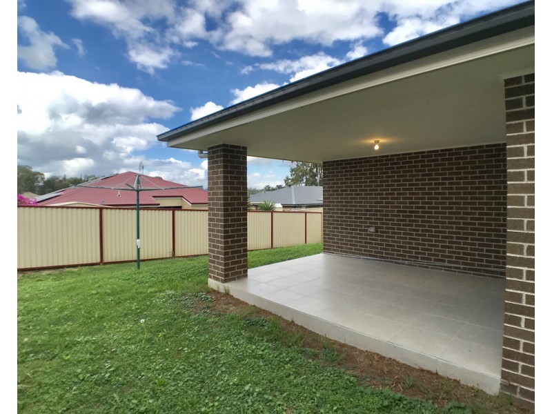 28 Cedar Cutters Cres, Cooranbong NSW 2265