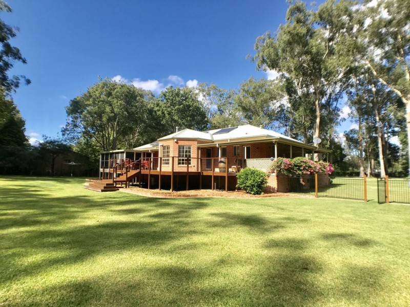 212 Freemans Drive, Morisset NSW 2264