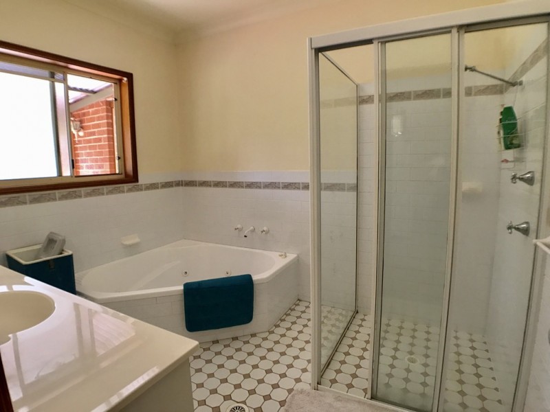 212 Freemans Drive, Morisset NSW 2264