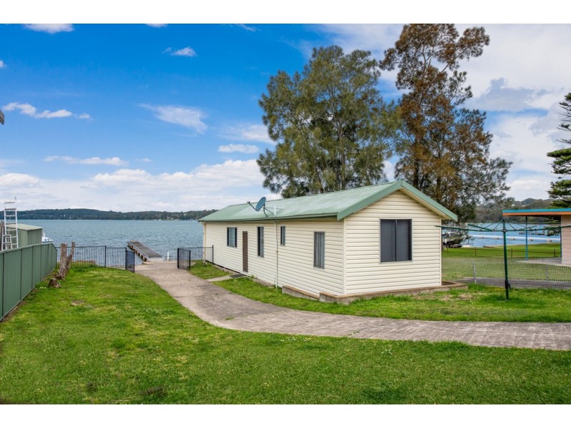 15 Grand Parade, Bonnells Bay NSW 2264