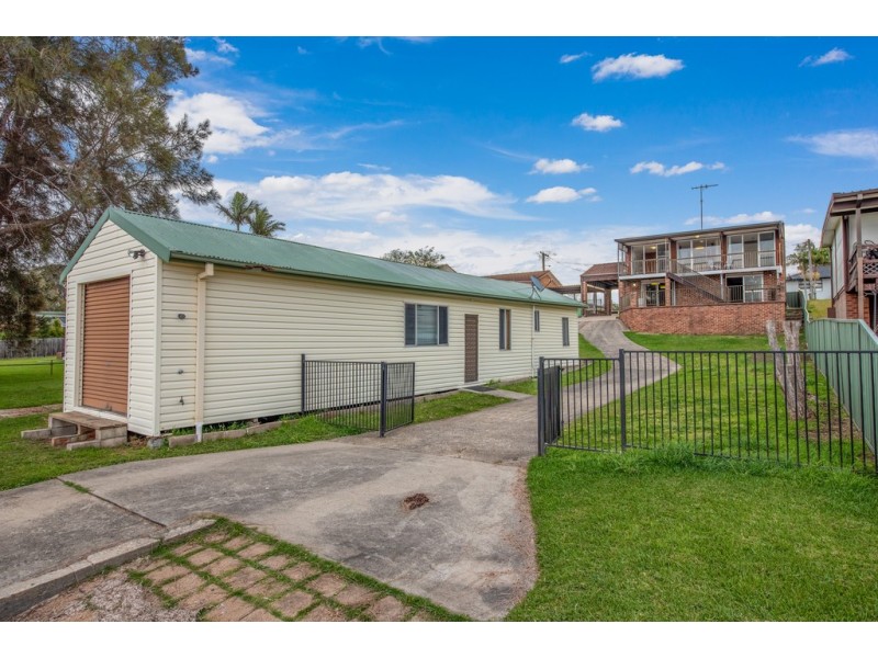 15 Grand Parade, Bonnells Bay NSW 2264