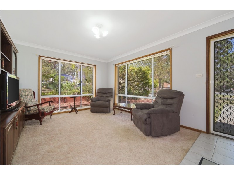 8 Wingfield Street, Windermere Park NSW 2264