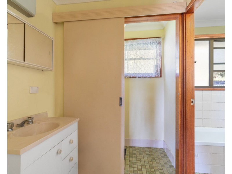 8 Maitland Ave, Sunshine NSW 2264