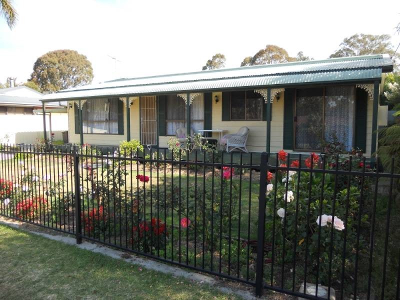 8 Lake St, Wyee Point NSW 2259