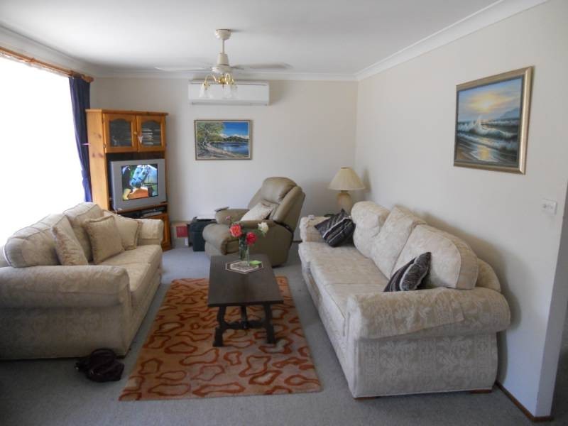8 Lake St, Wyee Point NSW 2259