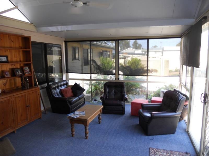 8 Lake St, Wyee Point NSW 2259