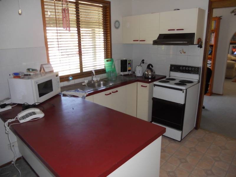 8 Lake St, Wyee Point NSW 2259