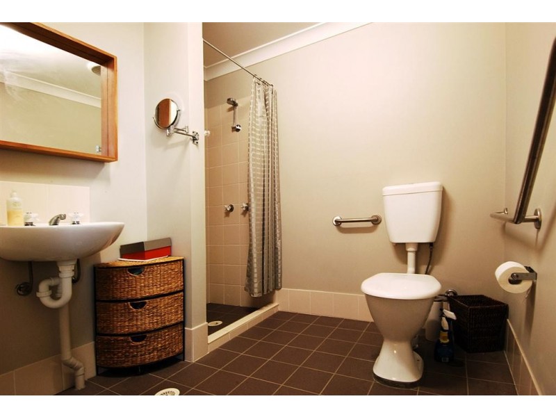 2/61 Alliance Ave, Morisset NSW 2264