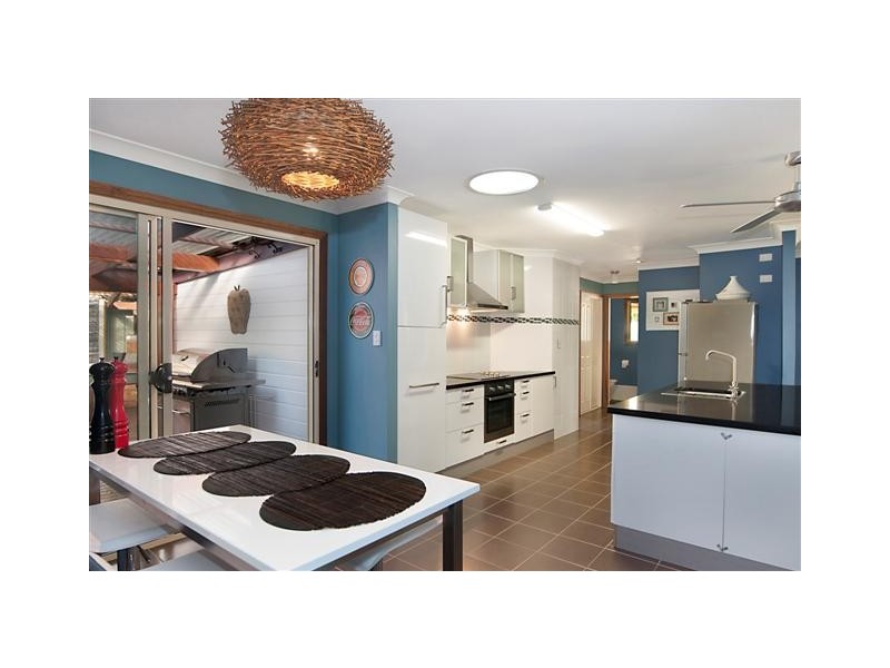 2/10 Hervey St, Windermere Park NSW 2264