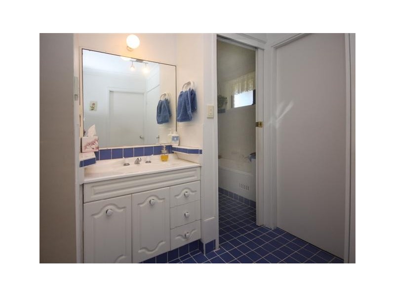 16 Park Ave, Morisset Park NSW 2264