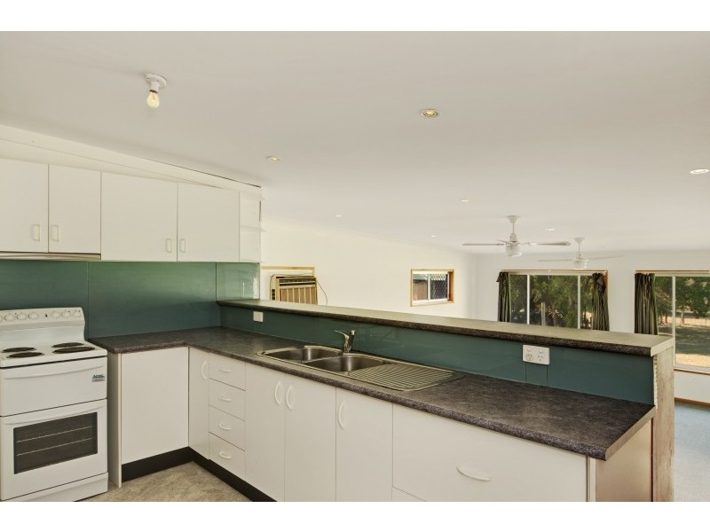 6 Rhodes Pde, Windermere Park NSW 2264