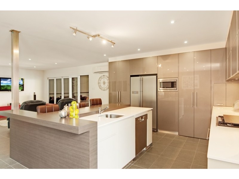 207 Freemans Dr, Morisset NSW 2264