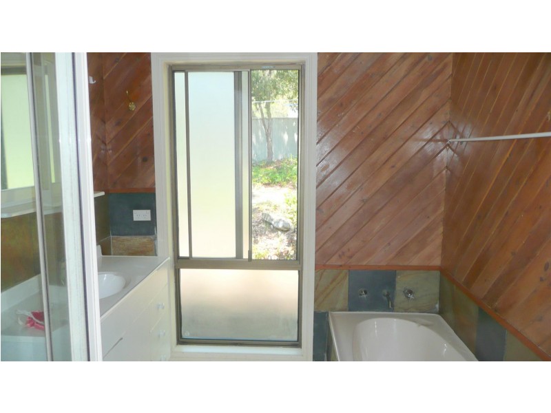 35 Hervey St, Windermere Park NSW 2264