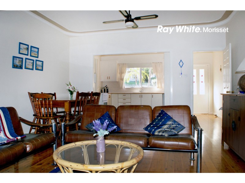 14 Rhodes Parade, Windermere Park NSW 2264