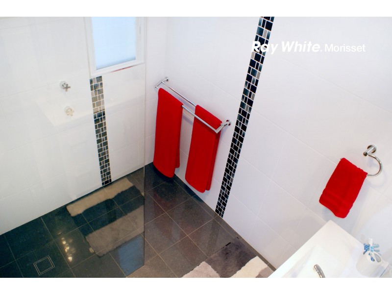 14 Rhodes Parade, Windermere Park NSW 2264