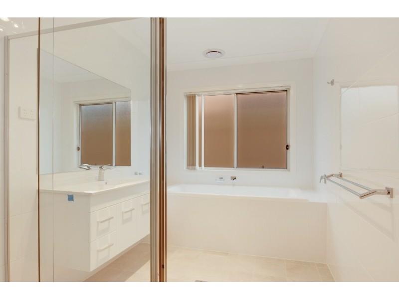 140 Grand Parade, Bonnells Bay NSW 2264