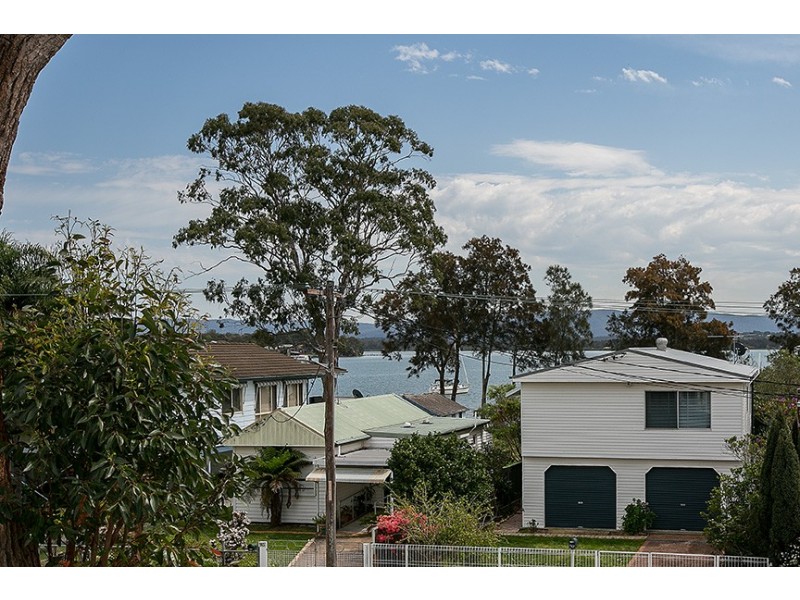 138 Grand Parade, Bonnells Bay NSW 2264