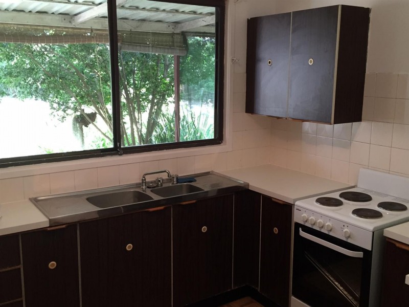 5 Rhodes Pde, Windermere Park NSW 2264