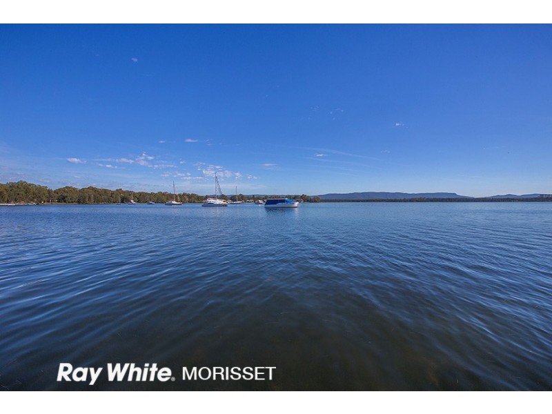 129 Grand Parade, Bonnells Bay NSW 2264