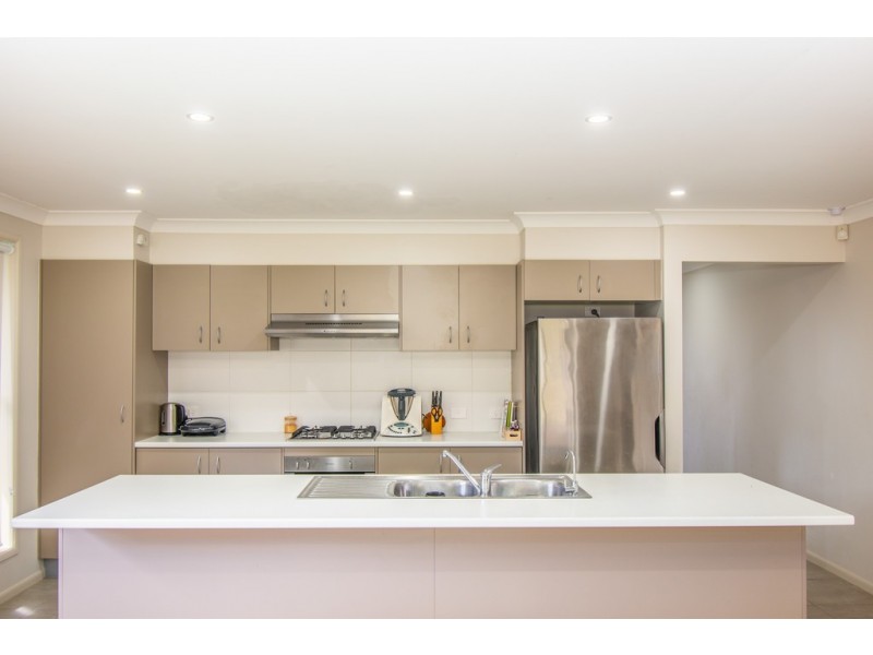 10 Blue Wren Dr, Cooranbong NSW 2265