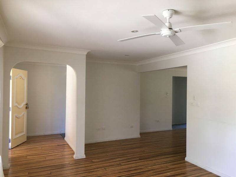 13 Churchill Cres, Windermere Park NSW 2264