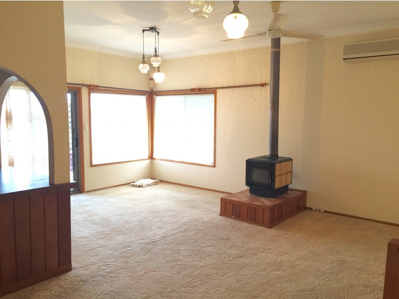 16 Maitland Ave, Sunshine NSW 2264