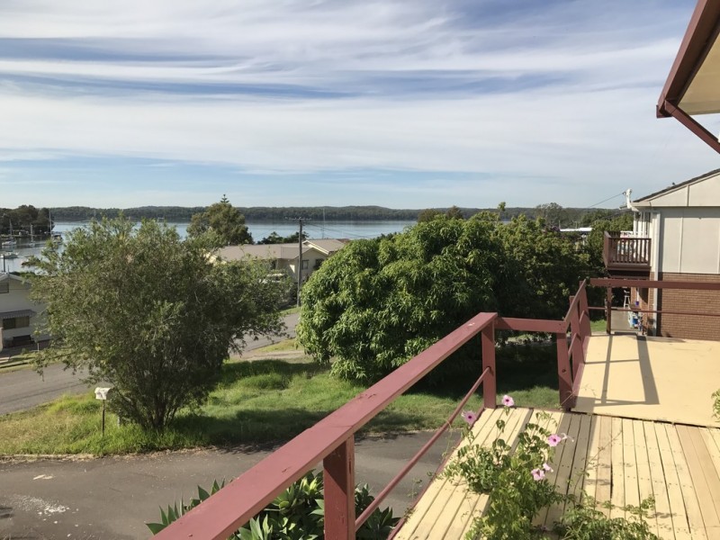 16 Maitland Ave, Sunshine NSW 2264