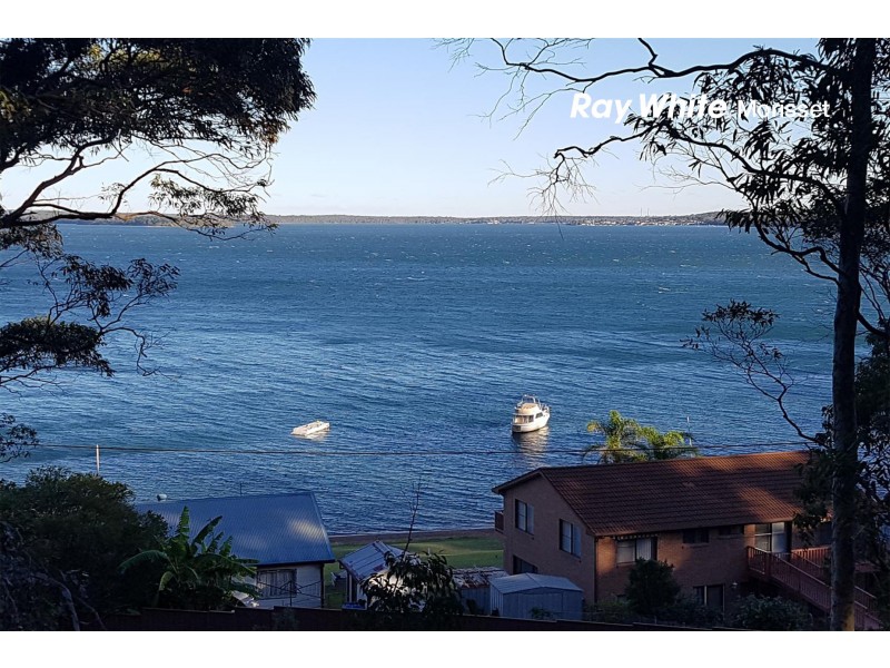 67 Beach Rd, Wangi Wangi NSW 2267