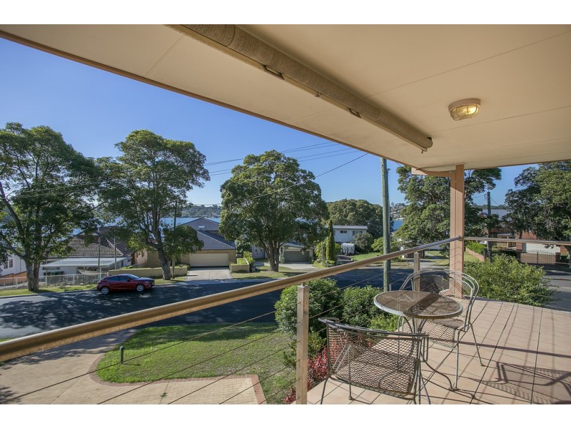 8 Alexander Parade, Arcadia Vale NSW 2283