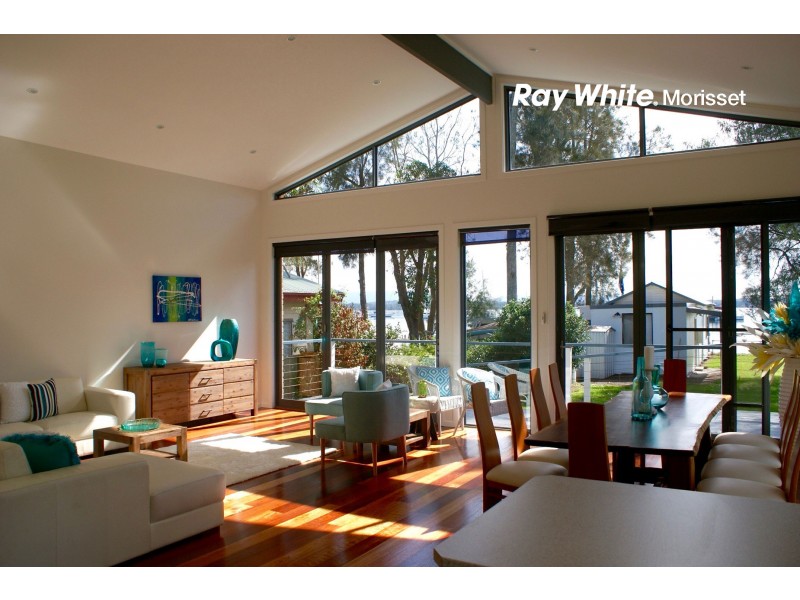 103 Grand Pde, Bonnells Bay NSW 2264