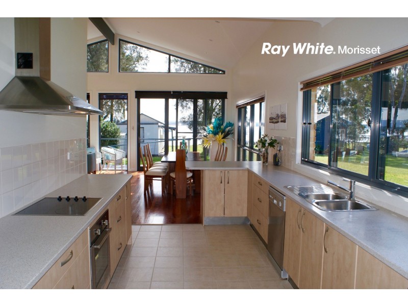 103 Grand Pde, Bonnells Bay NSW 2264