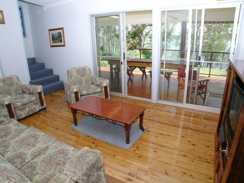 1 Lake View Avenue, Brightwaters NSW 2264