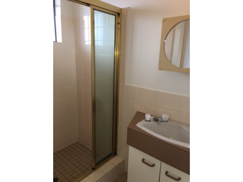 2/114 Carmody Road., St Lucia QLD 4067