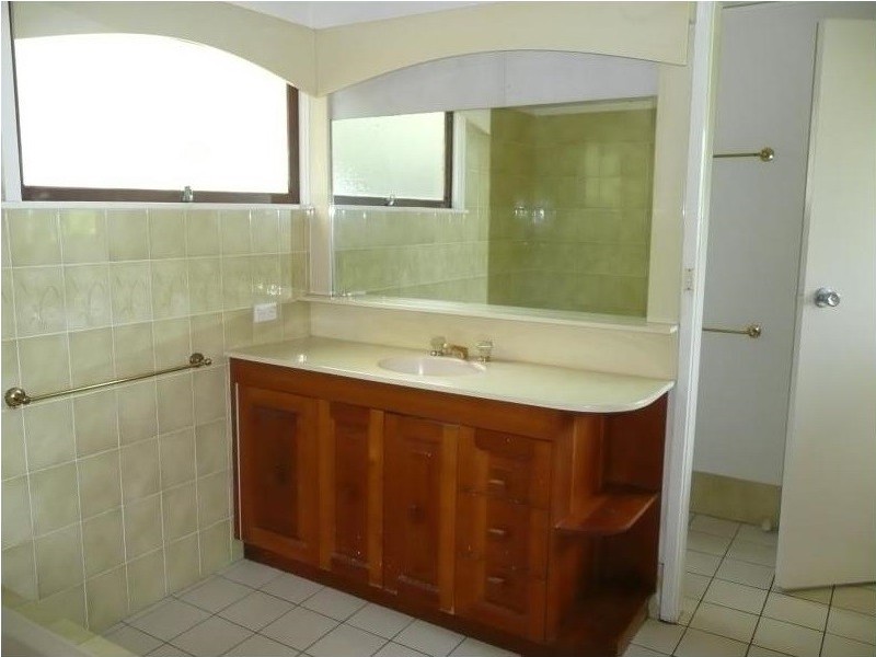 5 Balmore Street, Indooroopilly QLD 4068