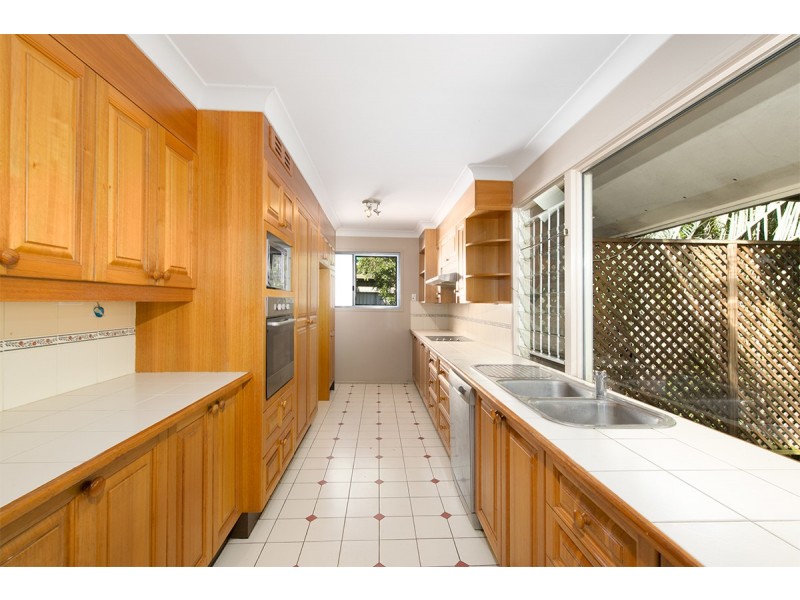 8 Balmore Street, Indooroopilly QLD 4068