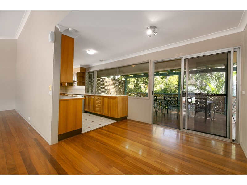 8 Balmore Street, Indooroopilly QLD 4068