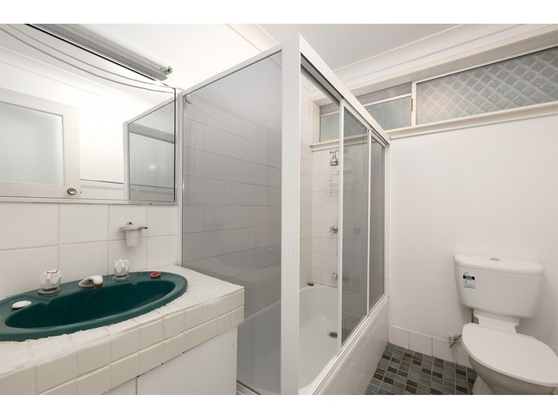 8 Balmore Street, Indooroopilly QLD 4068