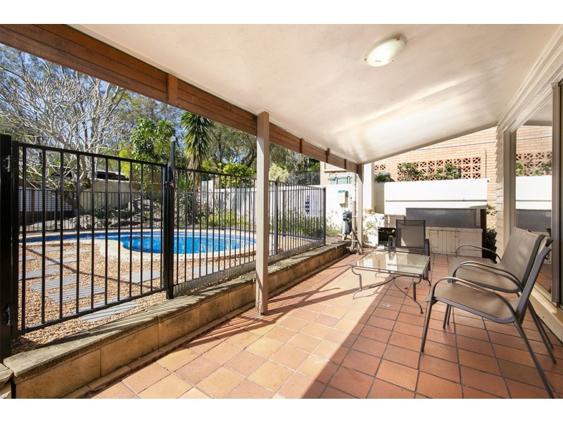 8 Balmore Street, Indooroopilly QLD 4068