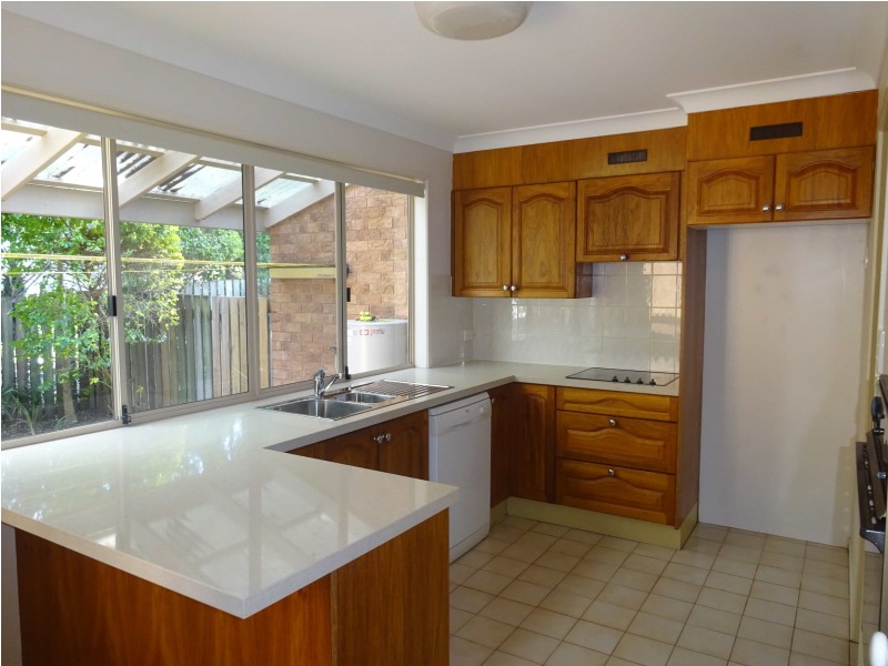 2/42 Newcross Street, Indooroopilly QLD 4068