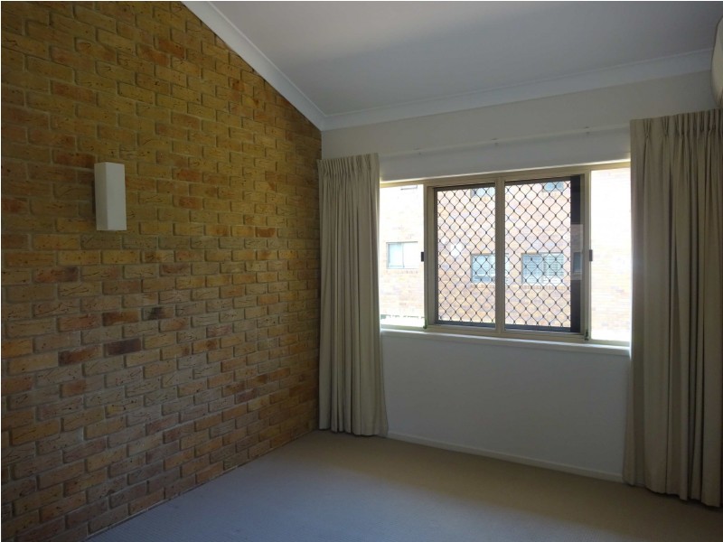 2/42 Newcross Street, Indooroopilly QLD 4068