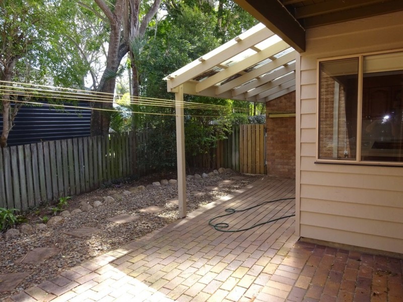 2/42 Newcross Street, Indooroopilly QLD 4068