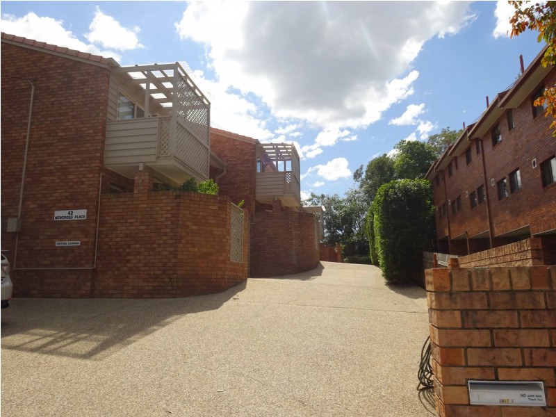 2/42 Newcross Street, Indooroopilly QLD 4068