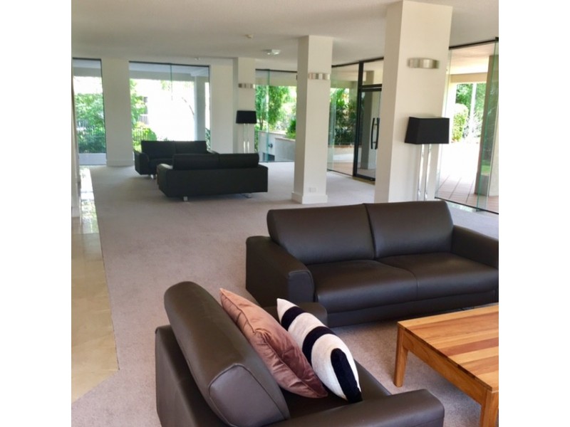 2/172 Macquarie Street, St Lucia QLD 4067