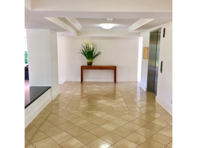 2/172 Macquarie Street, St Lucia QLD 4067