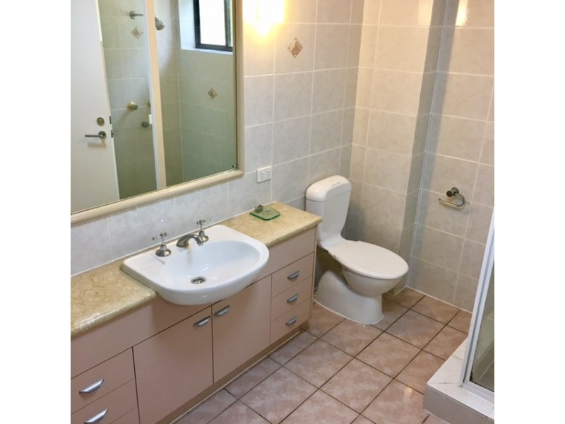 2/172 Macquarie Street, St Lucia QLD 4067