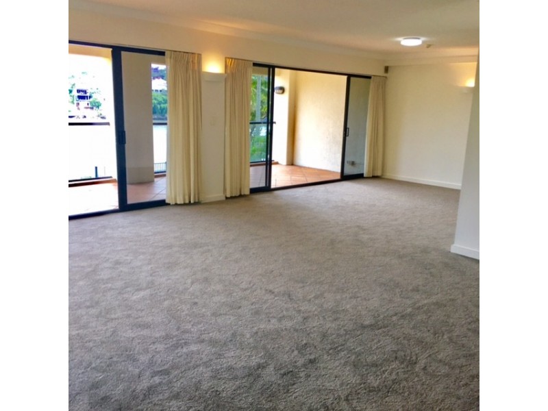 2/172 Macquarie Street, St Lucia QLD 4067